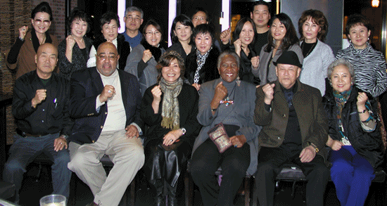 ▲ 남부메릴랜드한인회 이태미 회장(앞줄 왼쪽서 세번째)이 지난 20일 임원진 및 관계자들과 올해 첫 회의를 통해 2012년 힘찬 출발을 다짐하고 있다